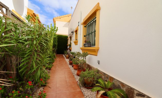 Resale - Villa -
Guardamar del Segura - El Raso
