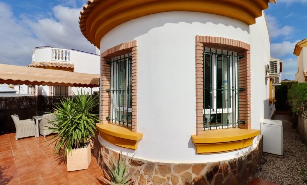 Resale - Villa -
Guardamar del Segura - El Raso