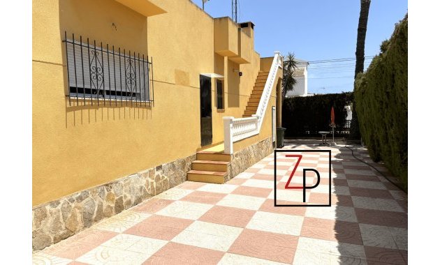 Resale - Villa -
Torrevieja - Playa de los Locos