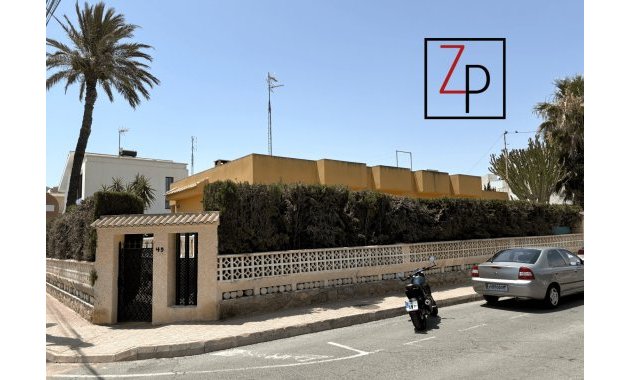 Resale - Villa -
Torrevieja - Playa de los Locos