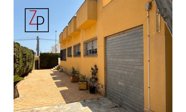 Resale - Villa -
Torrevieja - Playa de los Locos