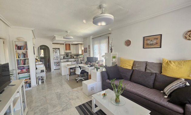 Resale - Apartment  -
Villamartín - PAU 8