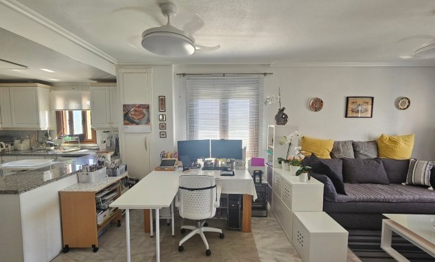 Resale - Apartment  -
Villamartín - PAU 8