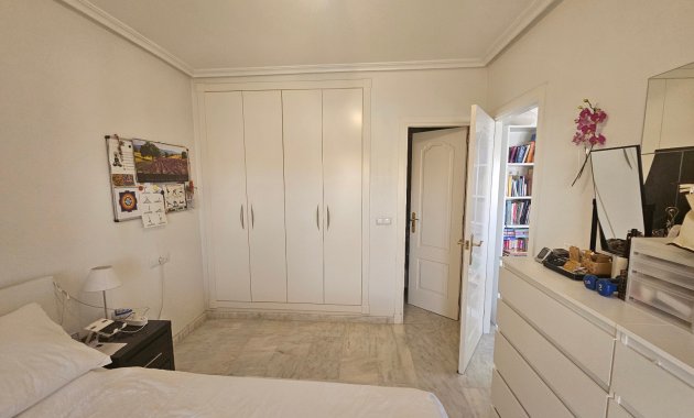 Resale - Apartment  -
Villamartín - PAU 8