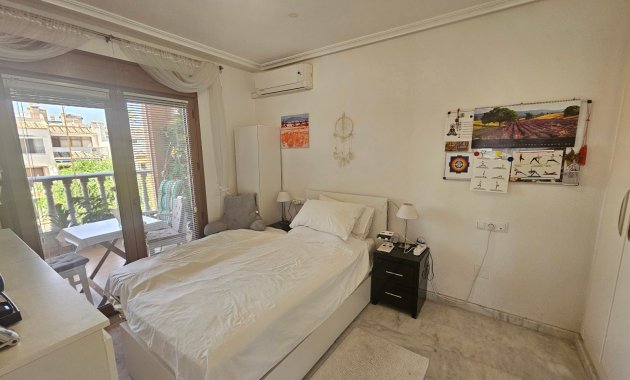 Resale - Apartment  -
Villamartín - PAU 8