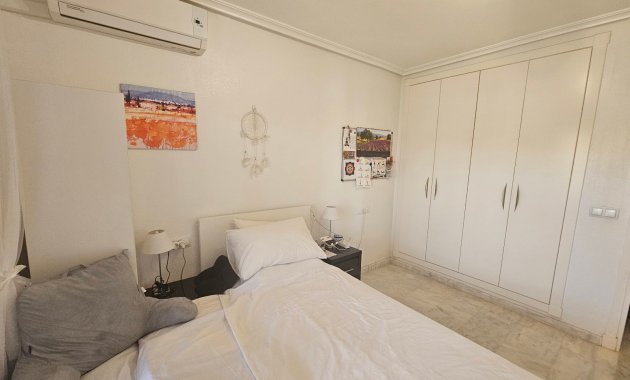 Resale - Apartment  -
Villamartín - PAU 8