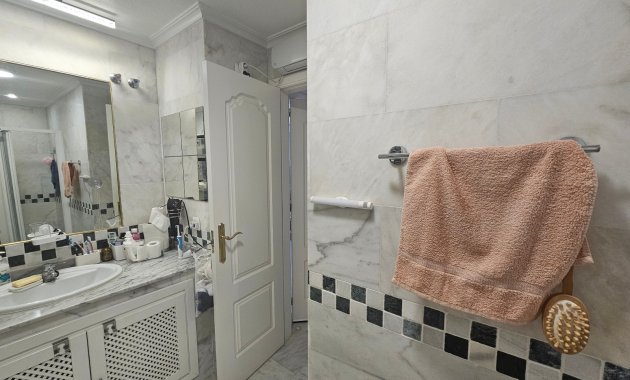 Resale - Apartment  -
Villamartín - PAU 8