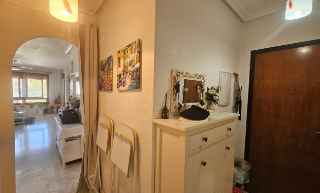 Resale - Apartment  -
Villamartín - PAU 8