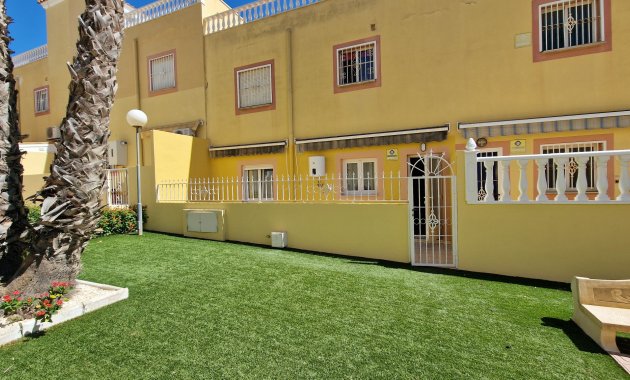 Resale - Townhouse -
Orihuela Costa - Villamartín
