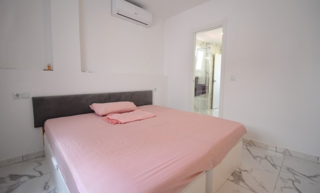 Resale - Apartment  -
Orihuela Costa - Villamartin