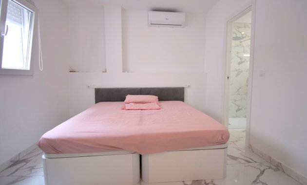 Resale - Apartment  -
Orihuela Costa - Villamartin