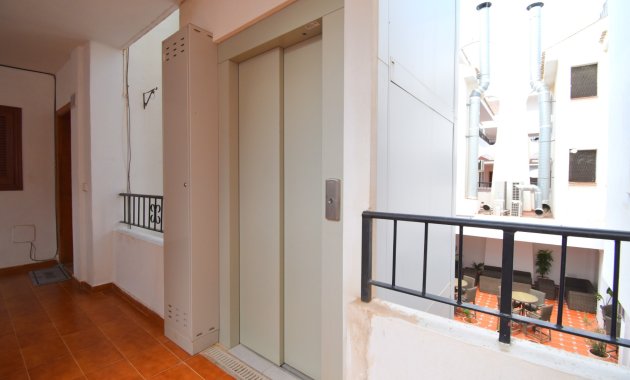 Resale - Apartment  -
Orihuela Costa - Villamartin