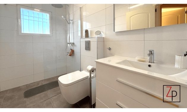 Endursala - Fjórbýlishús -
Villamartín - PAU 8