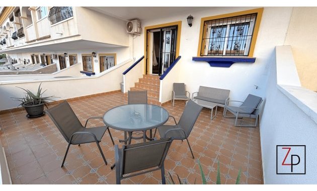 Reventa - Apartamento planta baja -
San Miguel de Salinas - Pueblo