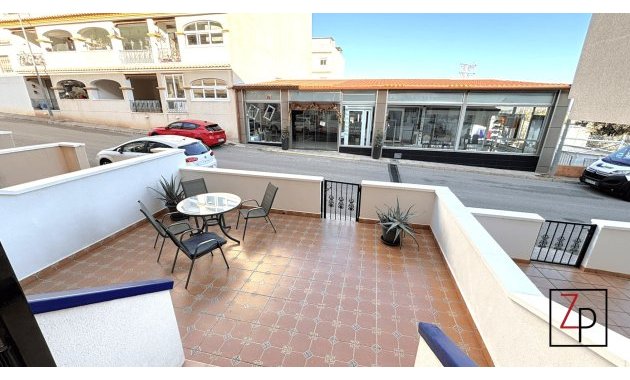 Reventa - Apartamento planta baja -
San Miguel de Salinas - Pueblo