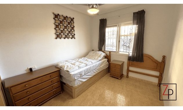 Reventa - Apartamento planta baja -
San Miguel de Salinas - Pueblo