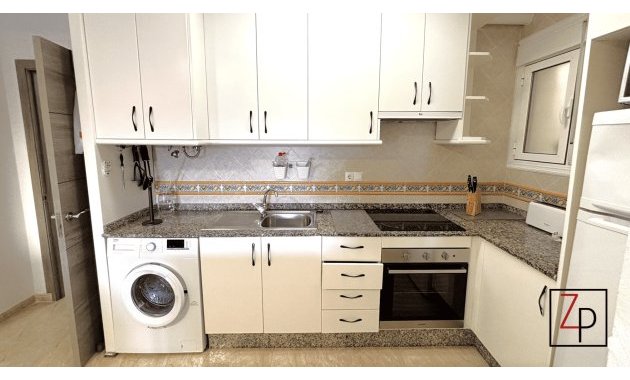 Reventa - Apartamento planta baja -
San Miguel de Salinas - Pueblo