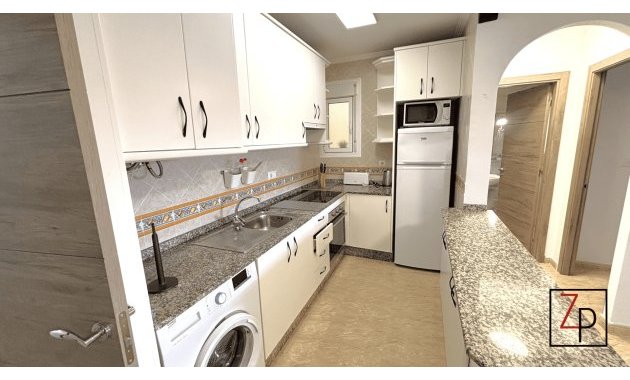 Reventa - Apartamento planta baja -
San Miguel de Salinas - Pueblo