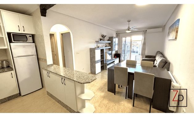 Reventa - Apartamento planta baja -
San Miguel de Salinas - Pueblo