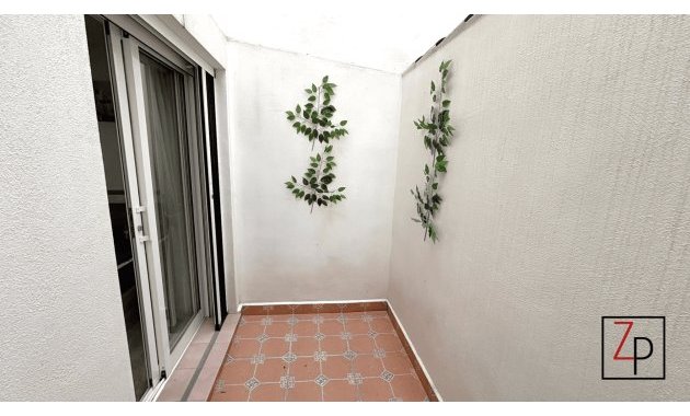 Reventa - Apartamento planta baja -
San Miguel de Salinas - Pueblo