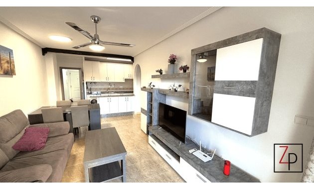 Reventa - Apartamento planta baja -
San Miguel de Salinas - Pueblo