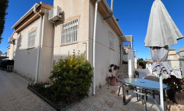 Resale - Villa -
3409 - La finca Golf