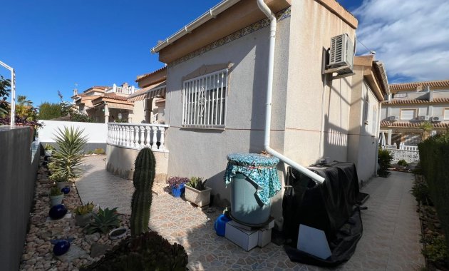 Resale - Villa -
3409 - La finca Golf