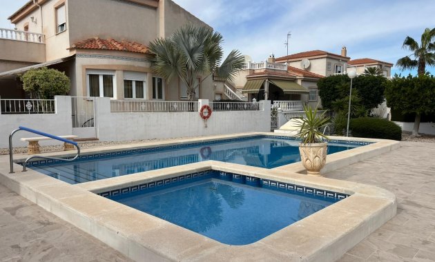 Resale - Villa -
3409 - La finca Golf