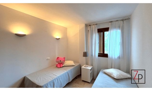 Resale - Apartment  -
Torrevieja - Punta Prima