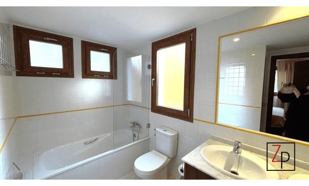 Resale - Apartment  -
Torrevieja - Punta Prima