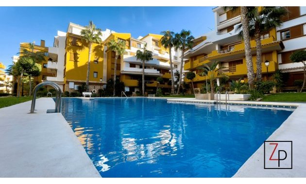 Resale - Apartment  -
Torrevieja - Punta Prima