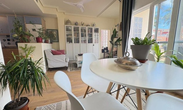 Resale - Villa -
Altaona Golf and Country Village - Altaona Golf - Country Village