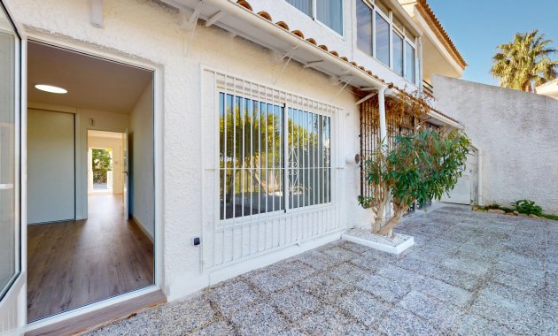 Resale - Apartment  -
Orihuela Costa - Villamartín