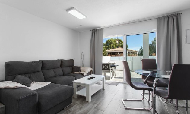 Resale - Apartment  -
Torrevieja - Lago Jardin