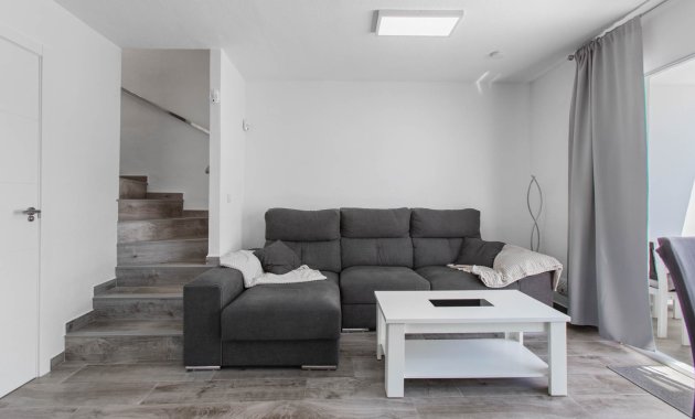 Resale - Apartment  -
Torrevieja - Lago Jardin