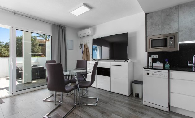 Resale - Apartment  -
Torrevieja - Lago Jardin
