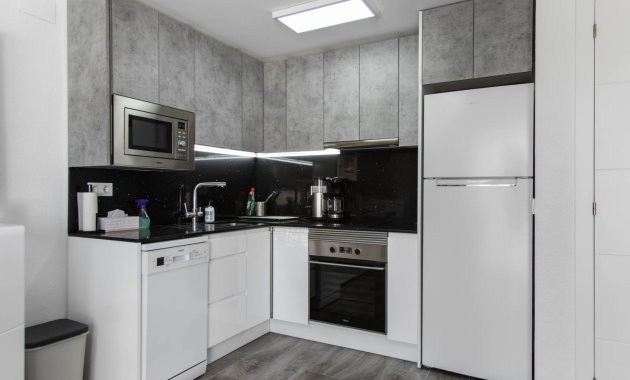 Resale - Apartment  -
Torrevieja - Lago Jardin