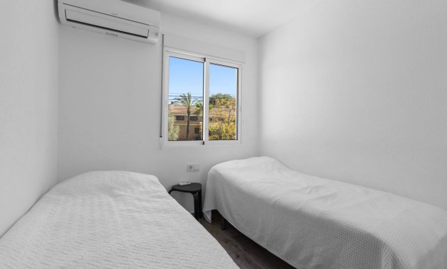 Resale - Apartment  -
Torrevieja - Lago Jardin