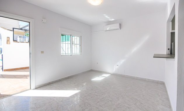 Resale - Townhouse -
San Miguel de Salinas