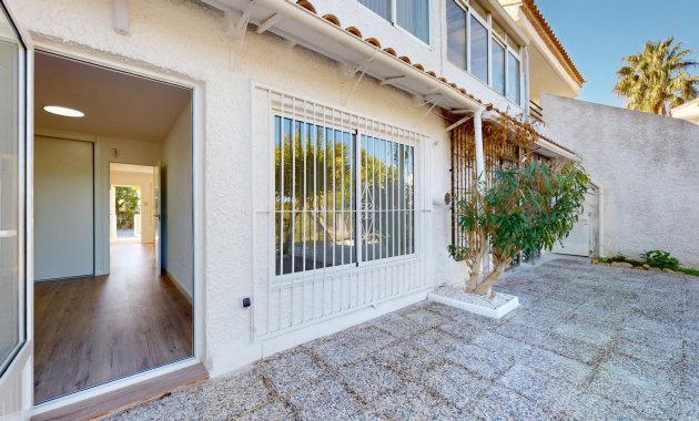 Resale - Townhouse -
Orihuela Costa - Villamartín