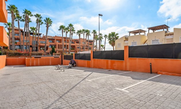 Resale - Apartment  -
Orihuela Costa - Villamartín