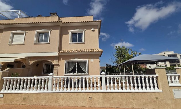 Endursala - Einbýlishús -
Orihuela Costa - Los Dolses