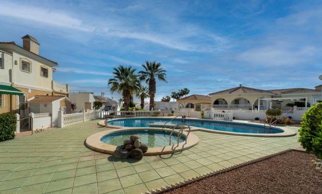 Resale - Villa -
Benijofar - Monte Azul