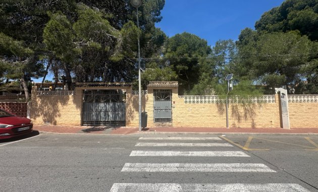 Resale - Villa -
Torrevieja - Los Balcones