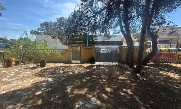 Resale - Villa -
Torrevieja - Los Balcones