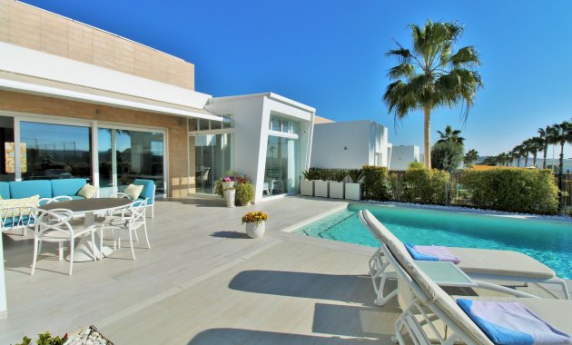 Resale - Villa -
3409 - La finca Golf