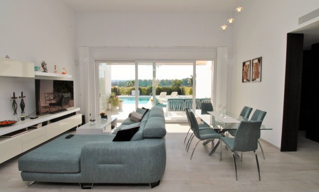 Resale - Villa -
3409 - La finca Golf