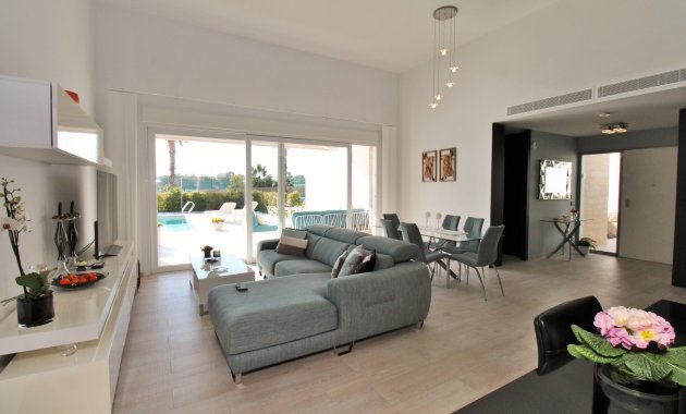 Resale - Villa -
3409 - La finca Golf