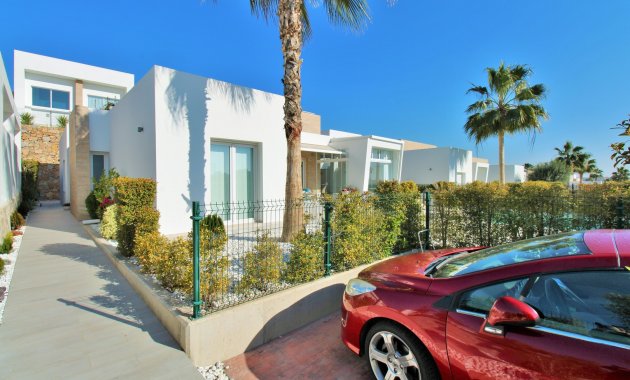 Resale - Villa -
3409 - La finca Golf