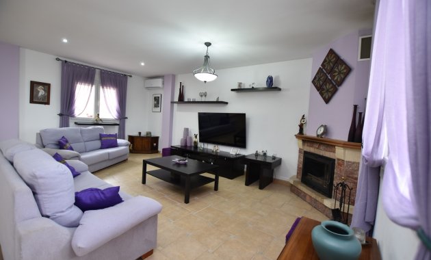 Resale - Villa -
3409 - Montemar